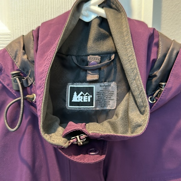 REI Women’s Purple Rainjacket XS - Picture 5 of 7